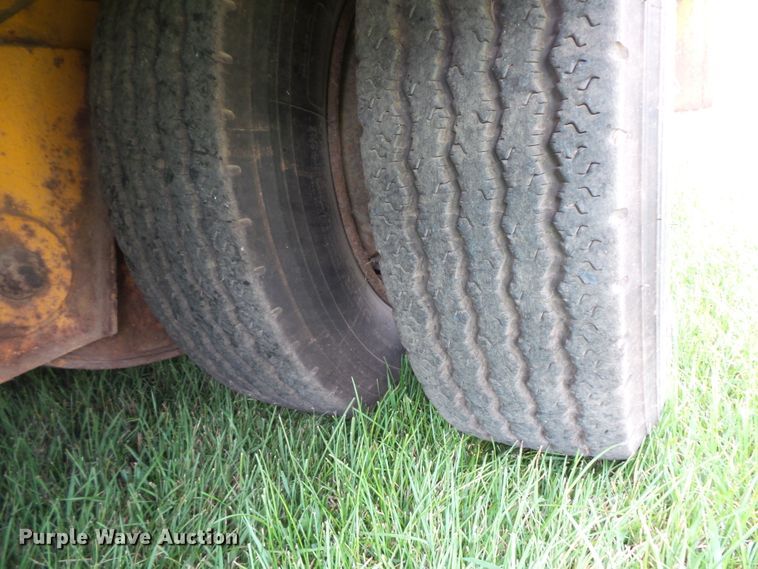 image for item FU9323 1994 Trail King TKI00SA-483 tilt deck equipment trailer