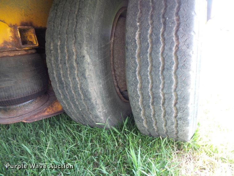 image for item FU9323 1994 Trail King TKI00SA-483 tilt deck equipment trailer