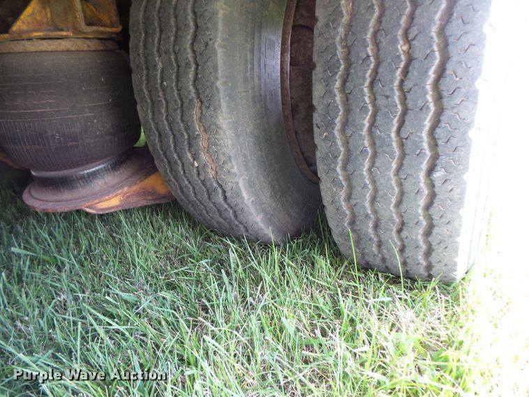 image for item FU9323 1994 Trail King TKI00SA-483 tilt deck equipment trailer