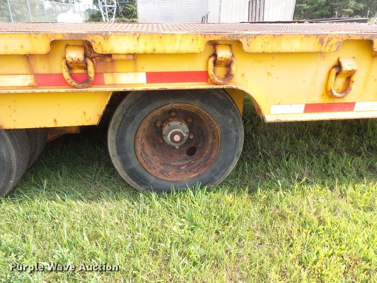 image for item FU9323 1994 Trail King TKI00SA-483 tilt deck equipment trailer