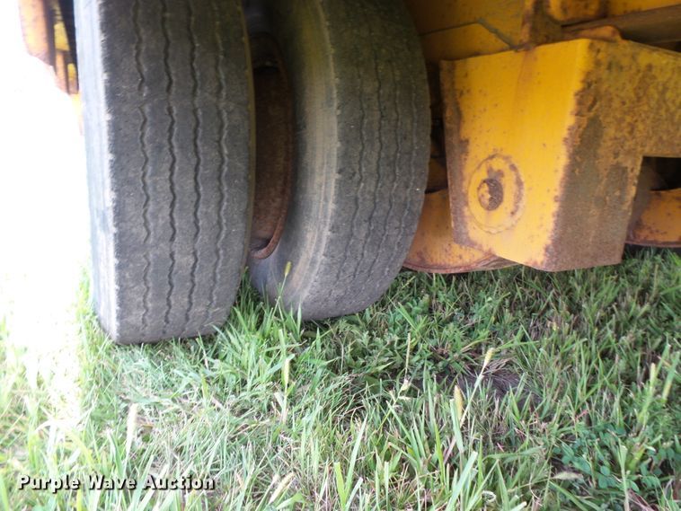 image for item FU9323 1994 Trail King TKI00SA-483 tilt deck equipment trailer