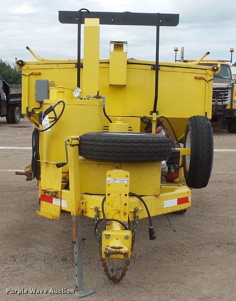 image for item FU9324 2011 Falcon bituminous mix trailer