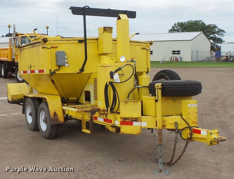 image for item FU9324 2011 Falcon bituminous mix trailer