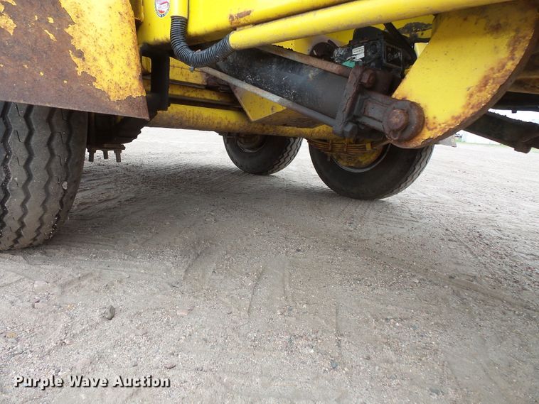 image for item FU9324 2011 Falcon bituminous mix trailer