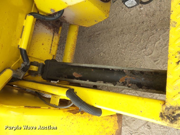 image for item FU9324 2011 Falcon bituminous mix trailer