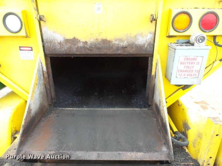 image for item FU9324 2011 Falcon bituminous mix trailer