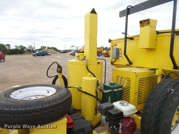 image for item FU9324 2011 Falcon bituminous mix trailer