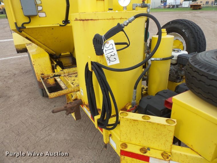 image for item FU9324 2011 Falcon bituminous mix trailer