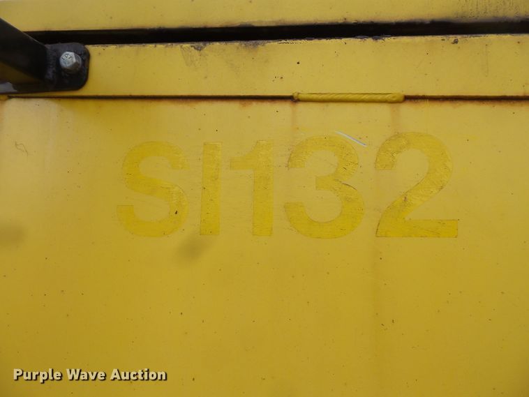 image for item FU9324 2011 Falcon bituminous mix trailer