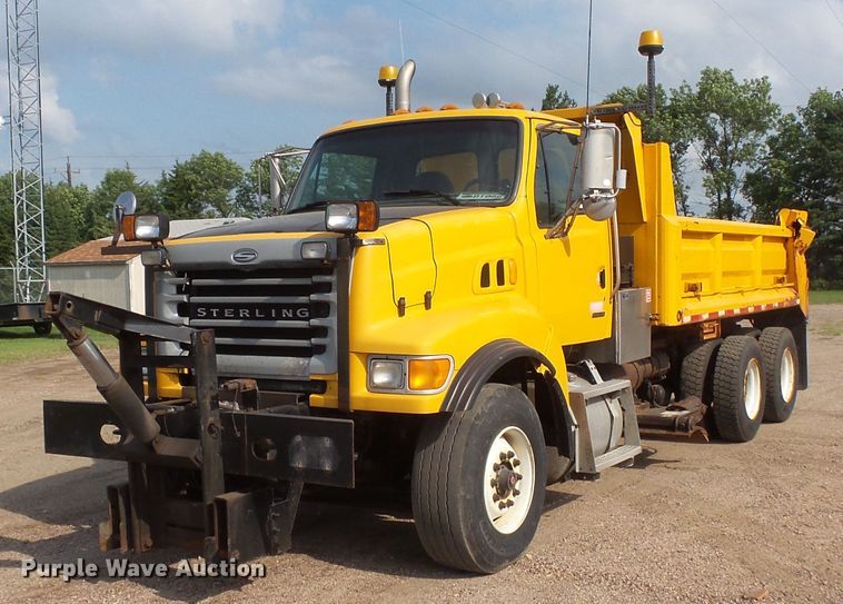 image for item FU9325 2003 Sterling L-Line dump truck