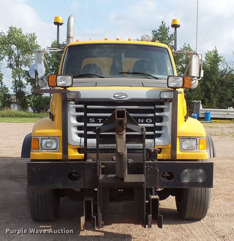image for item FU9325 2003 Sterling L-Line dump truck