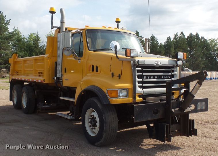 image for item FU9325 2003 Sterling L-Line dump truck