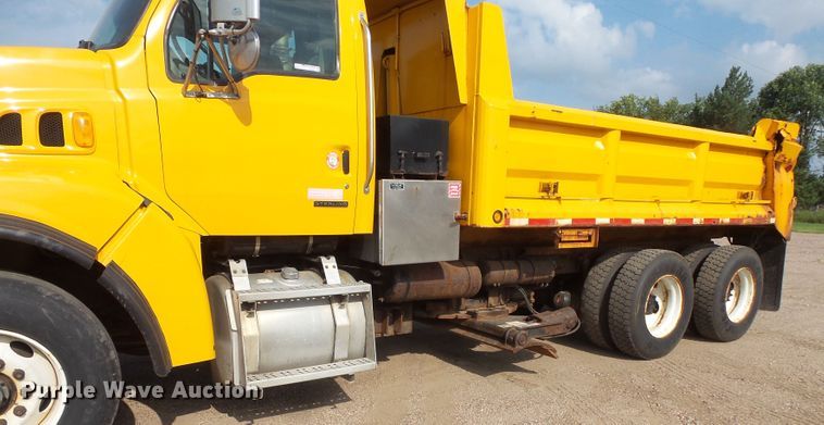image for item FU9325 2003 Sterling L-Line dump truck