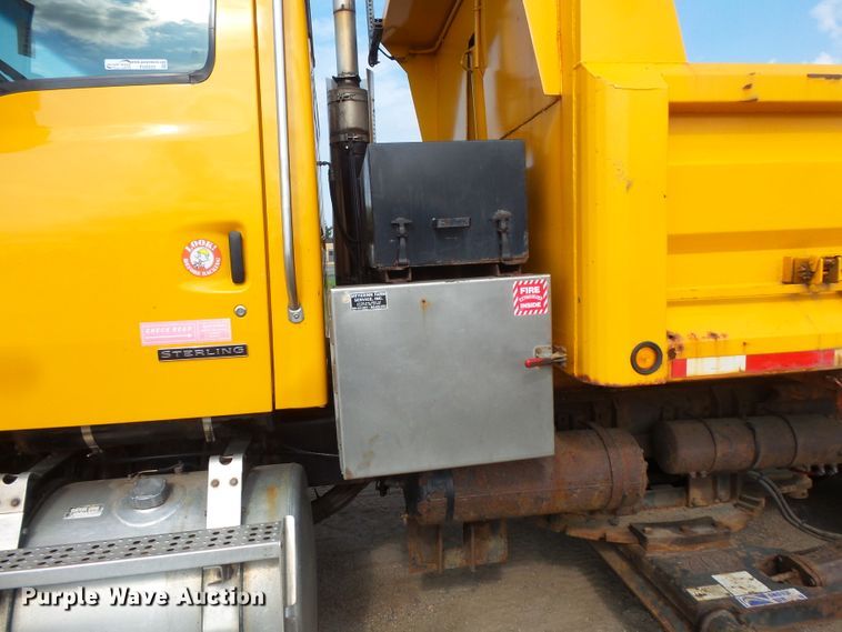 image for item FU9325 2003 Sterling L-Line dump truck