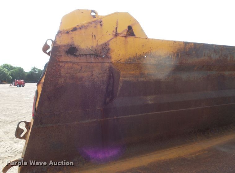 image for item FU9325 2003 Sterling L-Line dump truck