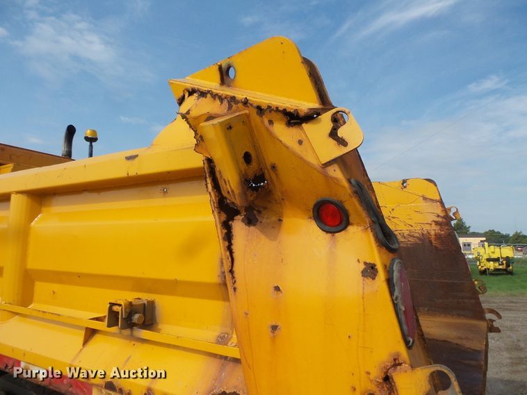 image for item FU9325 2003 Sterling L-Line dump truck