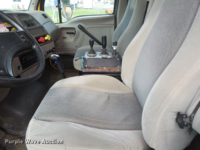 image for item FU9325 2003 Sterling L-Line dump truck