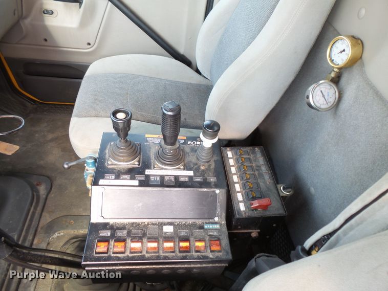 image for item FU9325 2003 Sterling L-Line dump truck