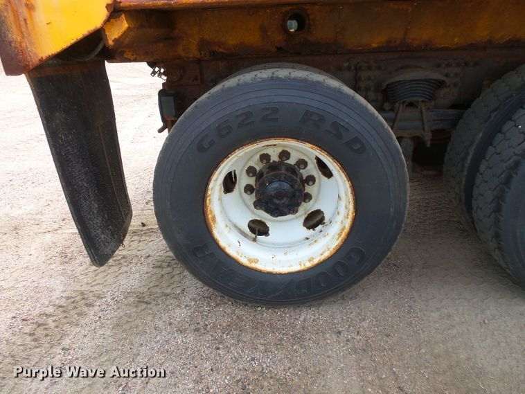 image for item FU9325 2003 Sterling L-Line dump truck