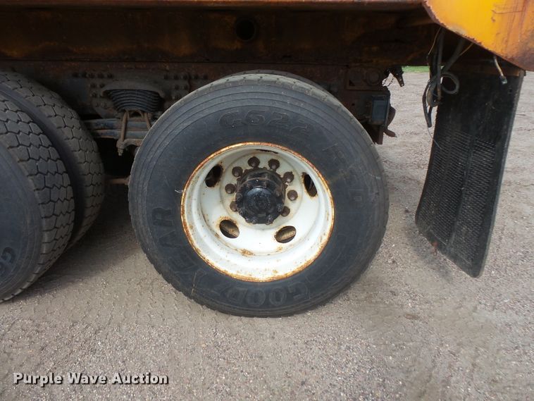 image for item FU9325 2003 Sterling L-Line dump truck