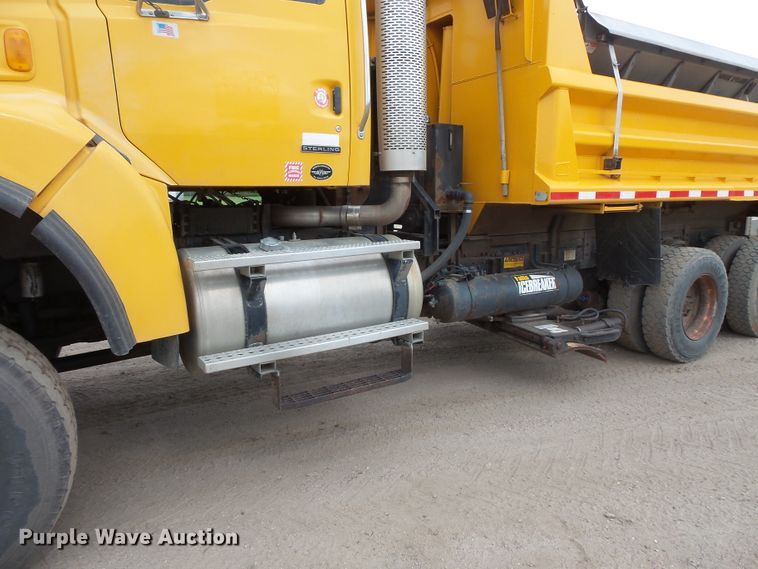image for item FU9327 2005 Sterling L-Line dump truck