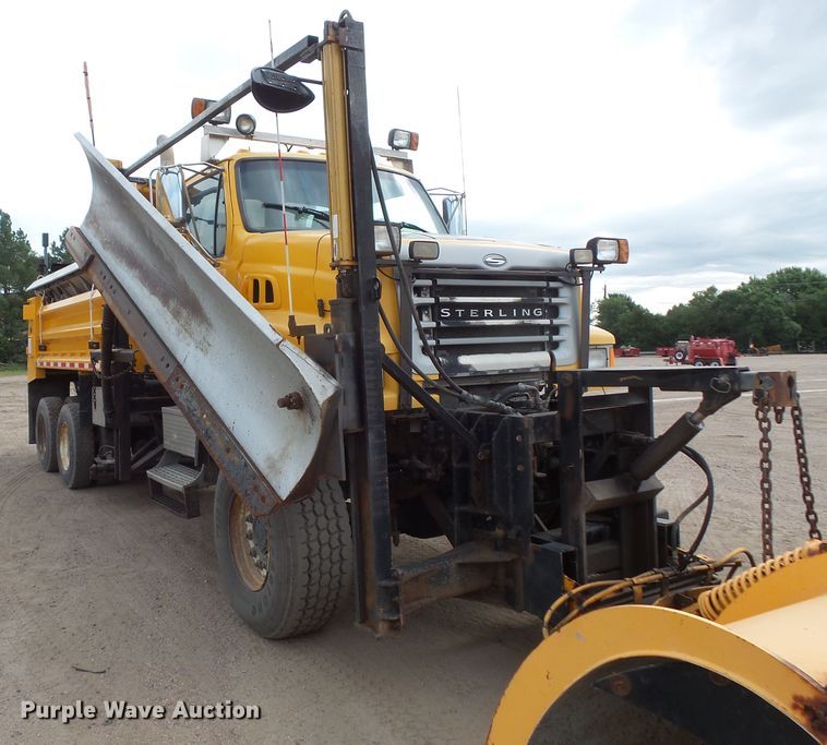 image for item FU9327 2005 Sterling L-Line dump truck