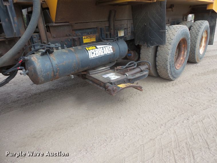 image for item FU9327 2005 Sterling L-Line dump truck