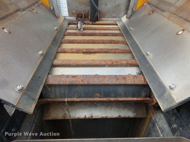 image for item FU9327 2005 Sterling L-Line dump truck