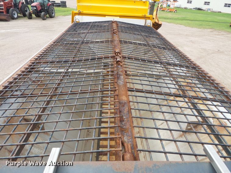 image for item FU9327 2005 Sterling L-Line dump truck