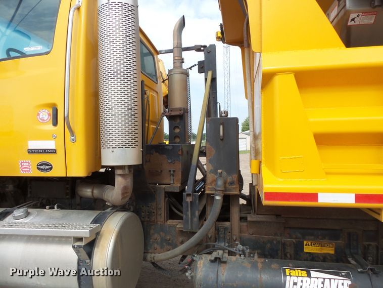 image for item FU9327 2005 Sterling L-Line dump truck