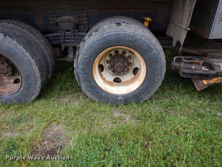 image for item FU9327 2005 Sterling L-Line dump truck