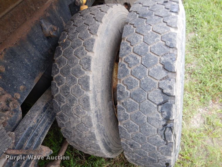 image for item FU9327 2005 Sterling L-Line dump truck