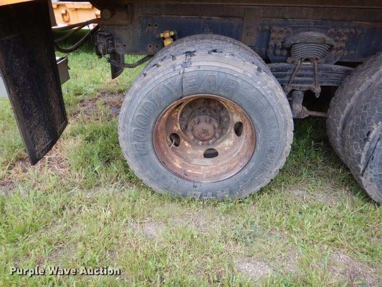 image for item FU9327 2005 Sterling L-Line dump truck