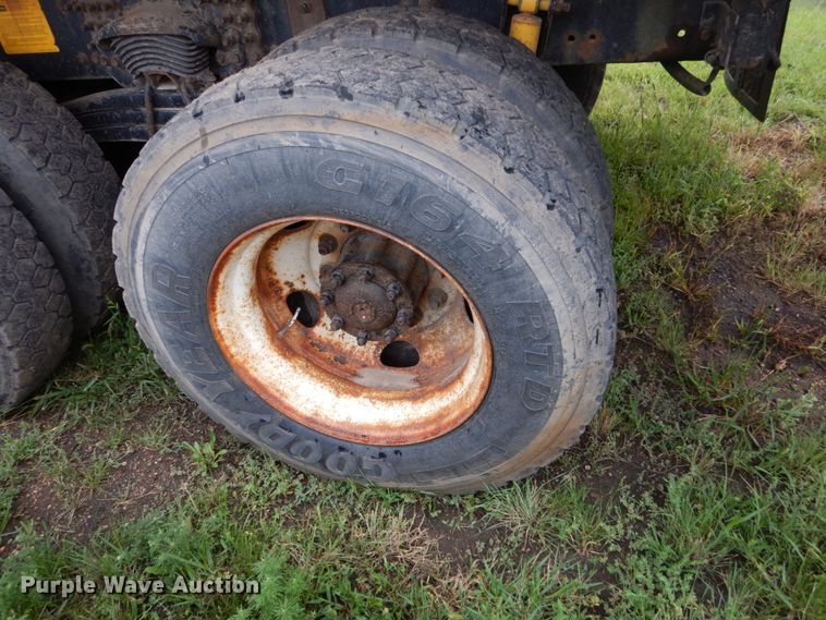 image for item FU9327 2005 Sterling L-Line dump truck