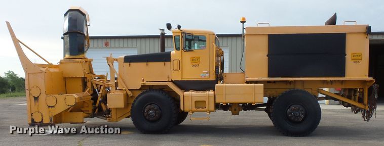 image for item FU9352 1990 Oshkosh WT2206 snow blower truck