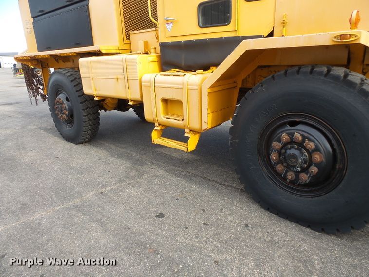 image for item FU9352 1990 Oshkosh WT2206 snow blower truck