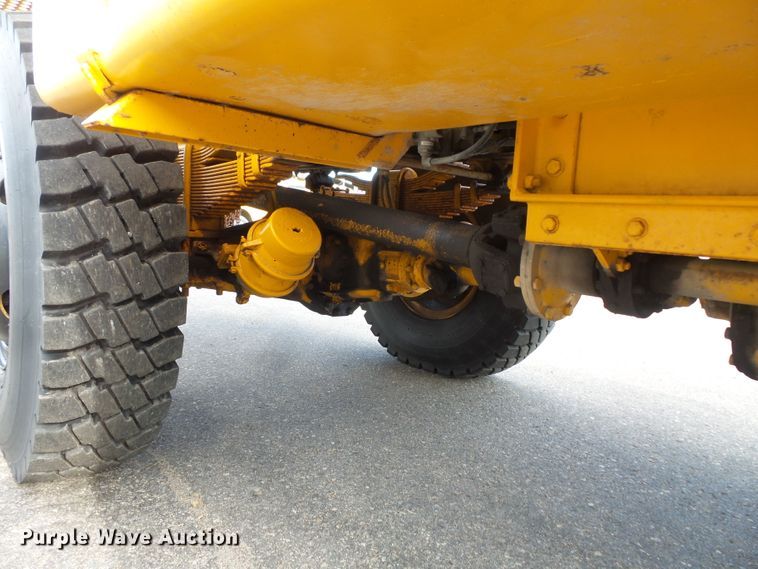 image for item FU9352 1990 Oshkosh WT2206 snow blower truck