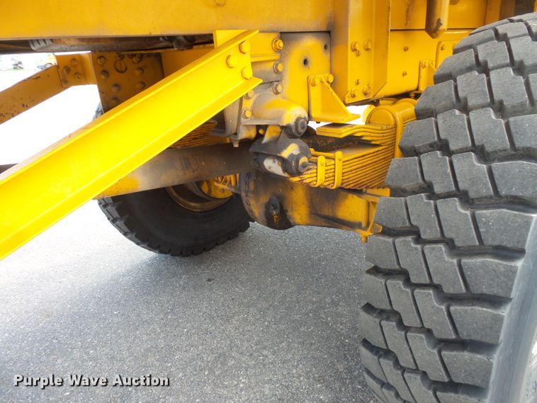 image for item FU9352 1990 Oshkosh WT2206 snow blower truck