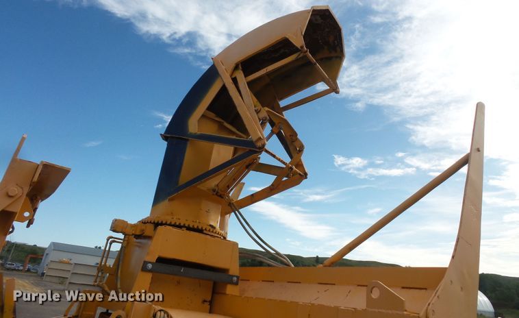 image for item FU9352 1990 Oshkosh WT2206 snow blower truck