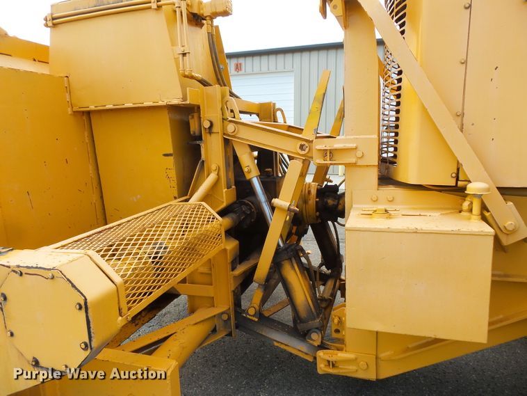 image for item FU9352 1990 Oshkosh WT2206 snow blower truck