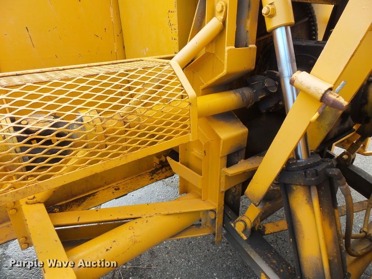 image for item FU9352 1990 Oshkosh WT2206 snow blower truck