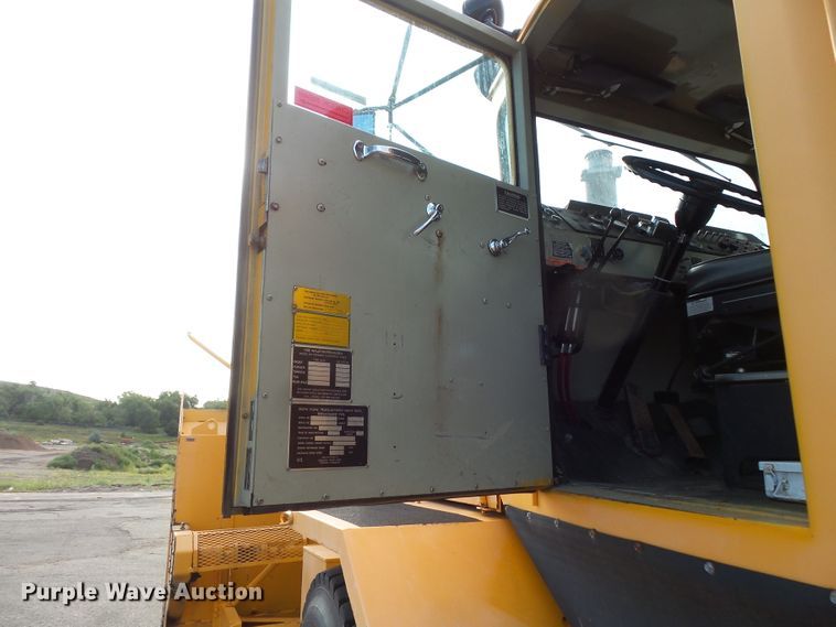 image for item FU9352 1990 Oshkosh WT2206 snow blower truck