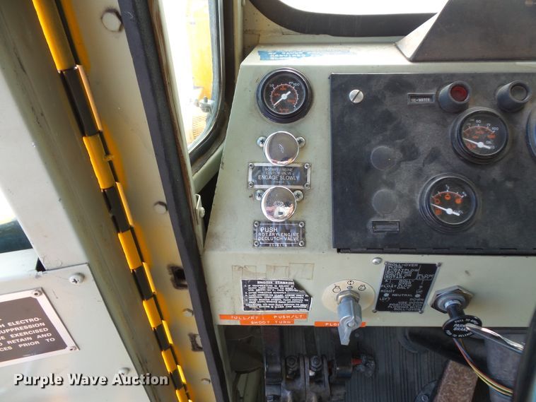 image for item FU9352 1990 Oshkosh WT2206 snow blower truck