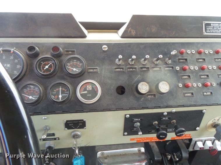 image for item FU9352 1990 Oshkosh WT2206 snow blower truck