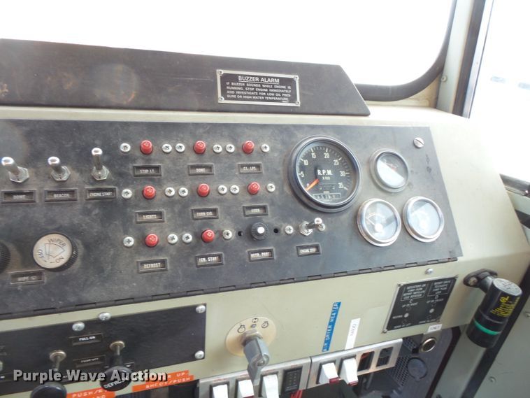 image for item FU9352 1990 Oshkosh WT2206 snow blower truck