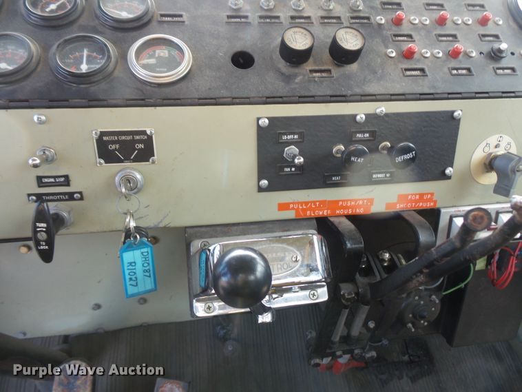 image for item FU9352 1990 Oshkosh WT2206 snow blower truck