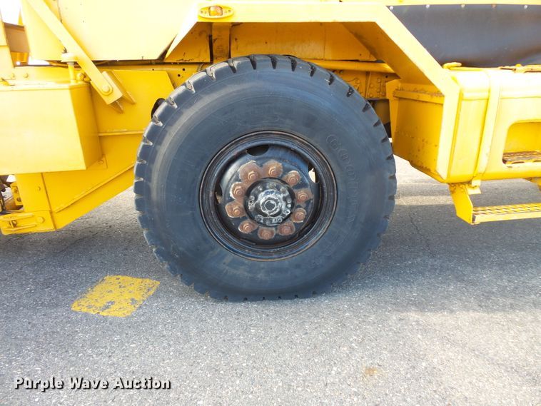 image for item FU9352 1990 Oshkosh WT2206 snow blower truck