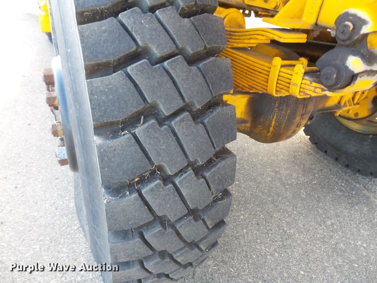 image for item FU9352 1990 Oshkosh WT2206 snow blower truck