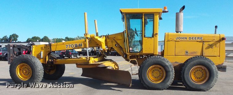 image for item FU9353 1991 John Deere 770BH motor grader