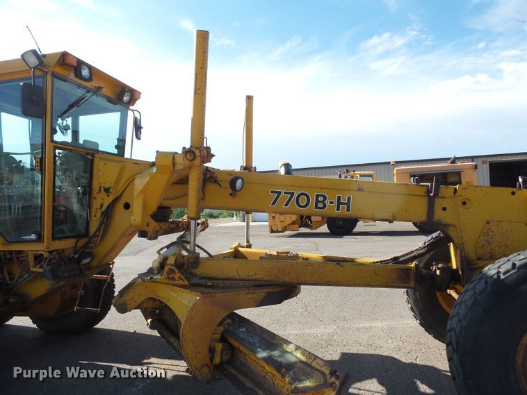 image for item FU9353 1991 John Deere 770BH motor grader
